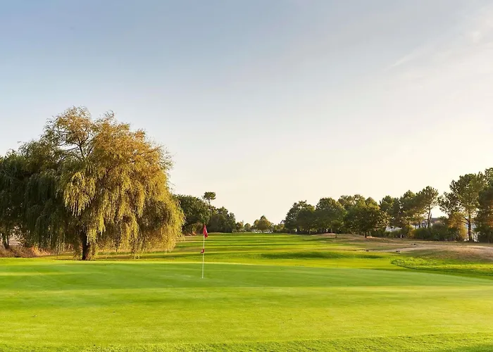 Отель Ibis Styles St Gilles Croix De Vie Centre-ville Сен-Жиль-Круа-де-Ви